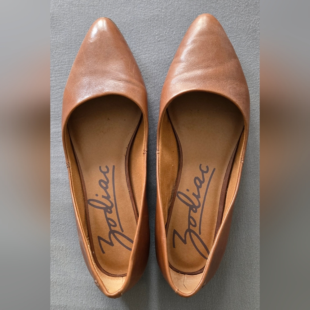 Size 7 Zodiac Tan Leather Flats